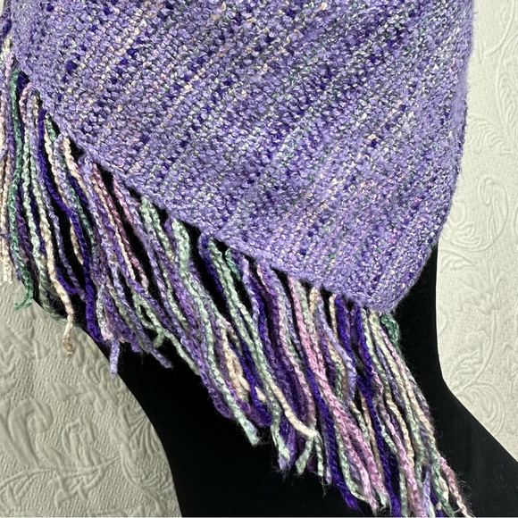 Triangular Woven Purple Scarf with Fringe - Picture 4 of 7